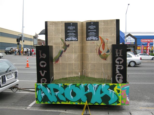 sustainifable kiwi » Christmas Journey floats in Santa Parade